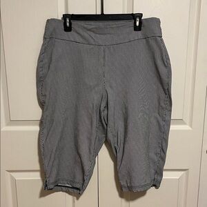 Predict & Moore, women’s capri pants, size 1x, black and white pin striped